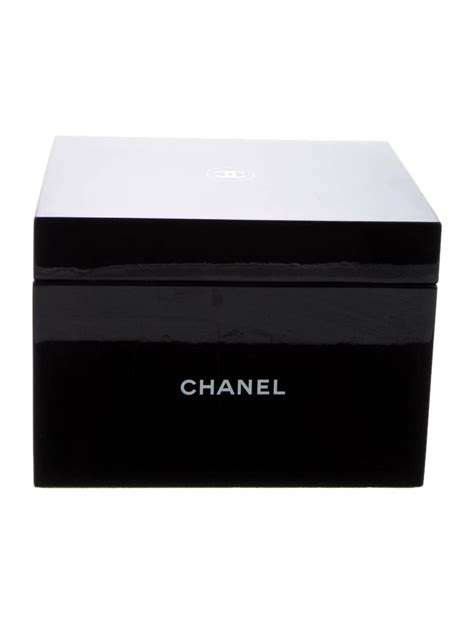 chanel la boîte laquée|Chanel La Boîte Laquée Beauty Box .